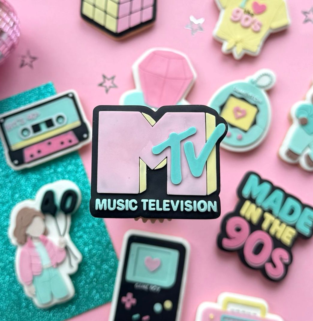 Retro 90's Set raised stamp by Le Monde De Mely