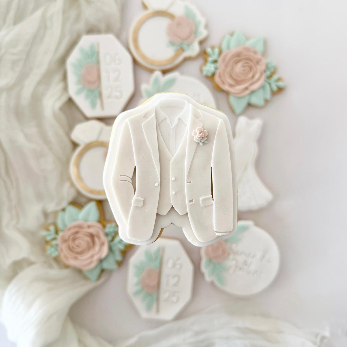 Wedding Flower Set raised stamp by Le Monde De Mely