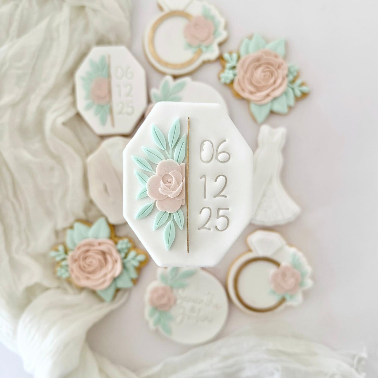 Wedding Flower Set raised stamp by Le Monde De Mely