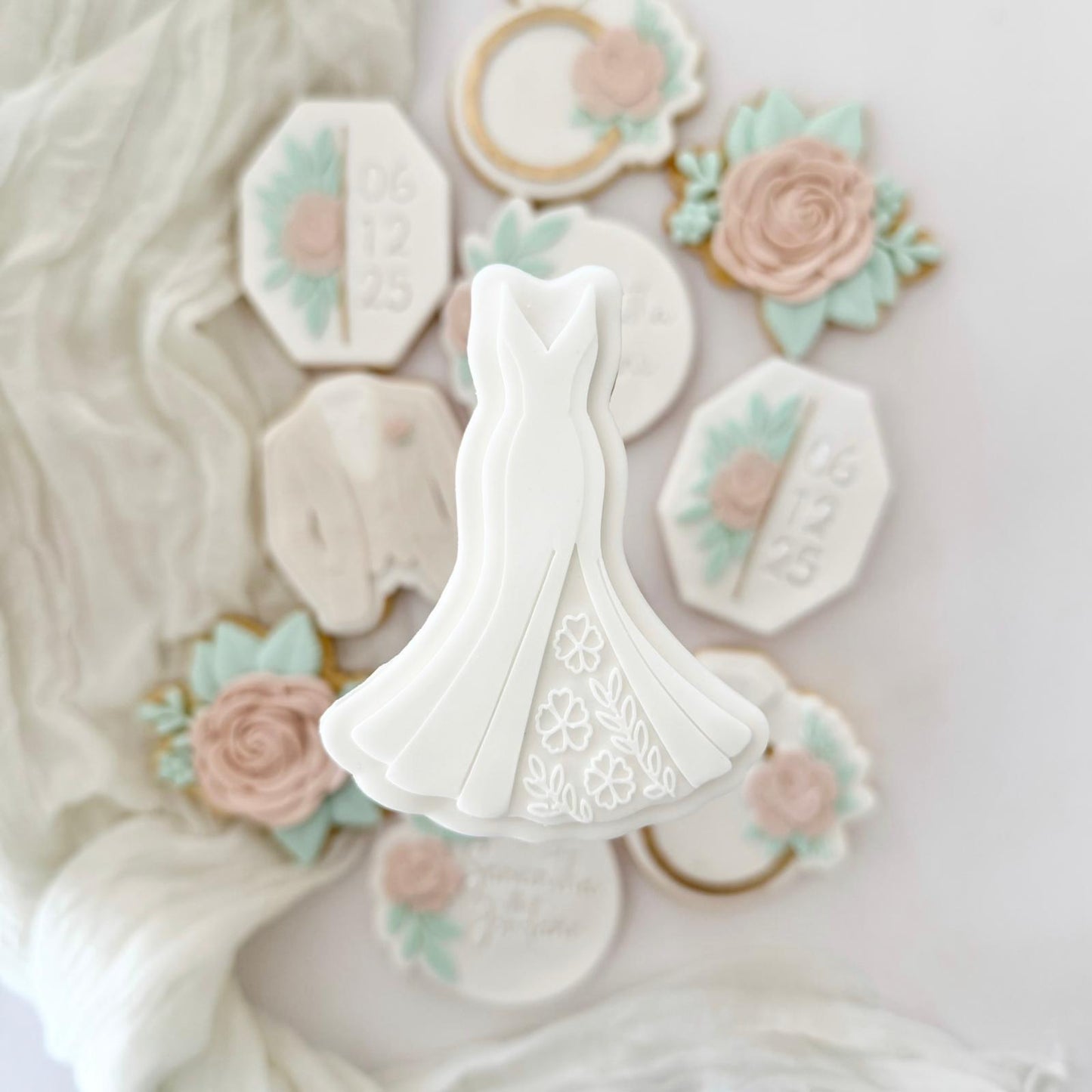 Wedding Flower Set raised stamp by Le Monde De Mely